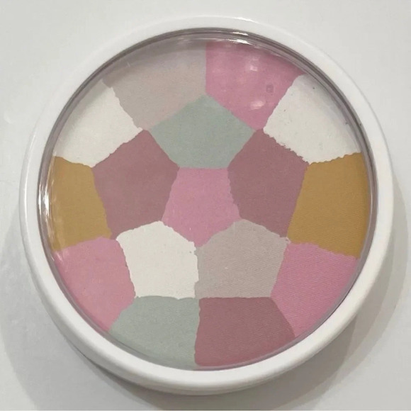 Joan Rivers Absolutely Magic Correcting Powder - Picture 2 of 3